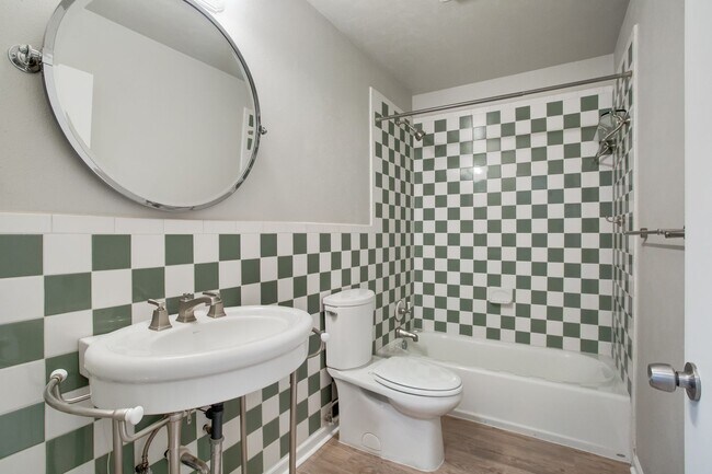 Building Photo - 2300 Trailside Dr