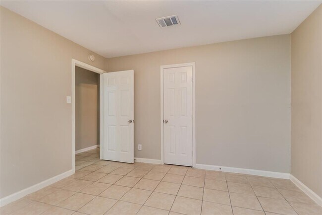Building Photo - 3211 Gary Ln
