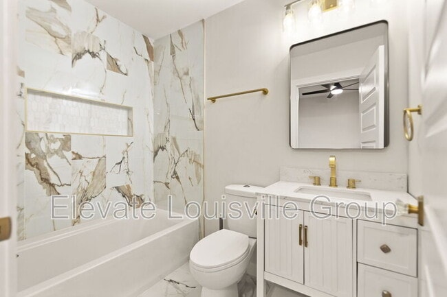 Building Photo - 825 E Chestnut St