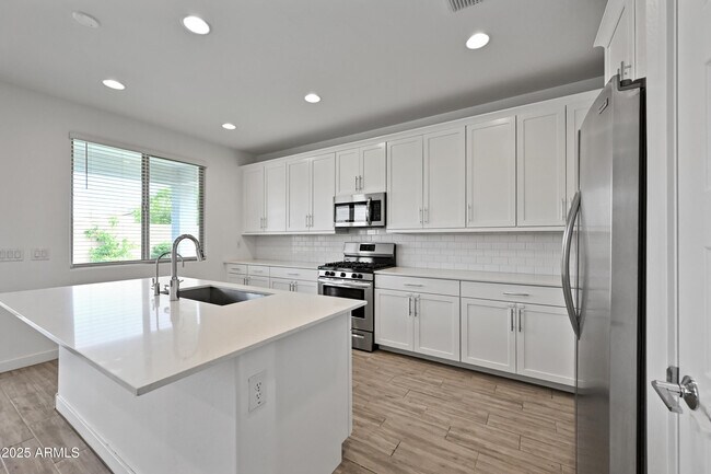 Building Photo - 7027 S 13th Way