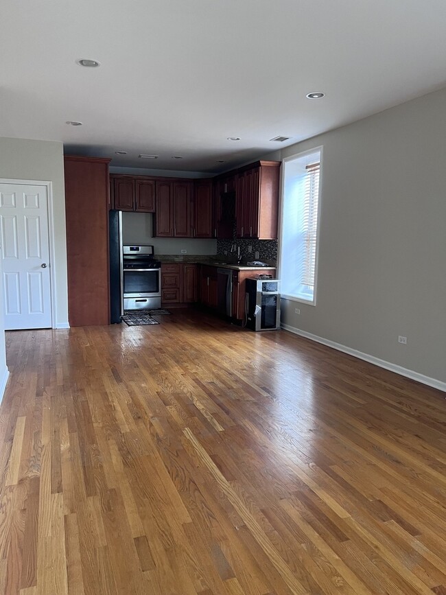 Building Photo - 3610 S Prairie Ave