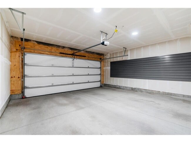 Building Photo - 120 Hennepin Ave