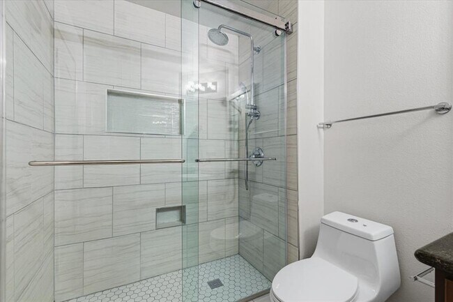 Building Photo - 6000 Shepherd Mountain Cove