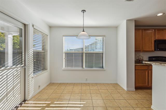 Building Photo - 15944 Avenel Way