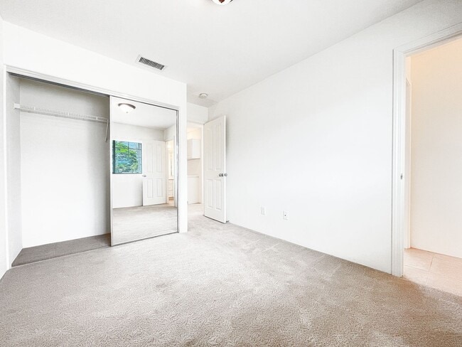 Building Photo - Pet-Friendly Townhouse with Central A/C
