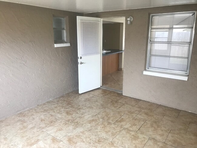 Building Photo - Beautiful 2 bedroom / 2 bath available now!