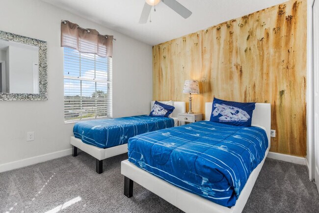 Building Photo - 4718 Kings Castle Cir