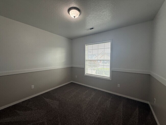 Building Photo - 3 bed, 2 bath- Kennewick Location!