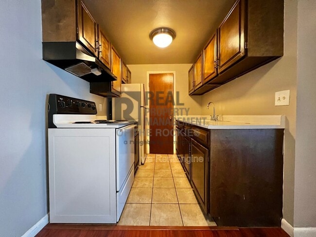 Building Photo - 1005 Robertson St