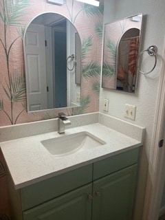 Green veined quartz countertop - 100 Fairway Park Blvd