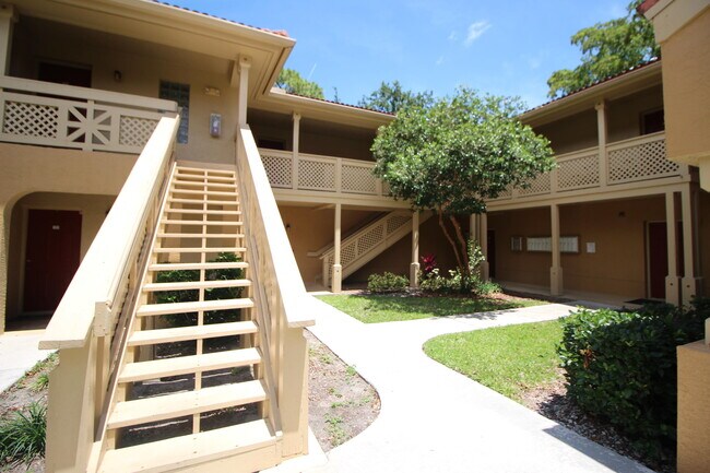Building Photo - 4823 Via Palm Lakes Via