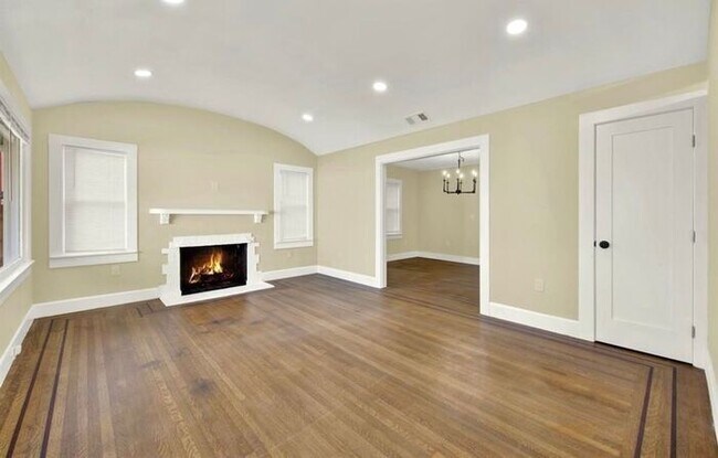 Primary Photo - Beautifully Updated 3 Bed 2 Bath House in ...