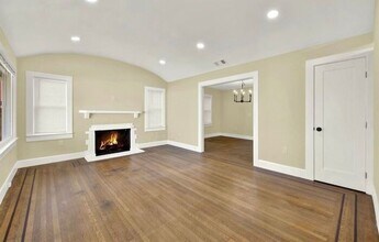 Building Photo - Beautifully Updated 3 Bed 2 Bath House in ...