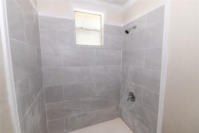 Building Photo - 200 W James Ave