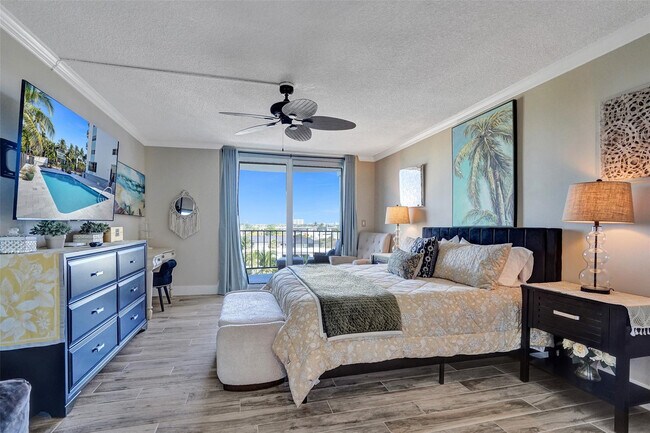 Building Photo - 3051 NE 48th St