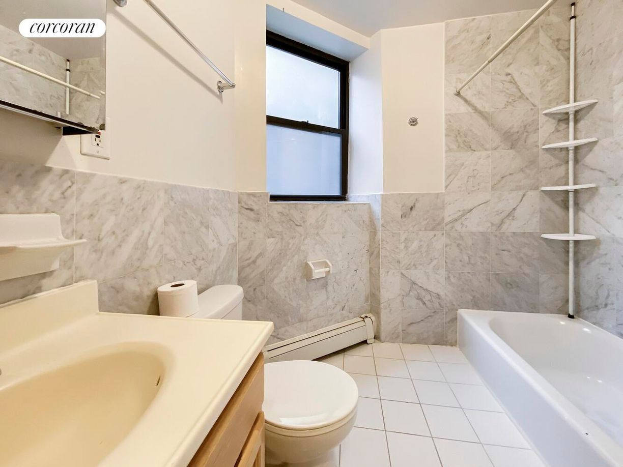 Building Photo - 315 W 116th St