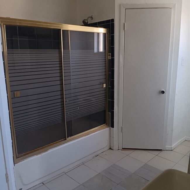 Building Photo - 14114 Old Village Ln