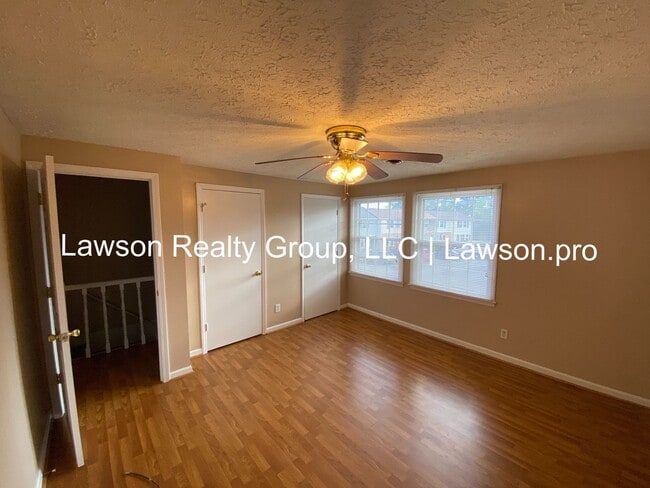 Building Photo - Charming Salem Townhome