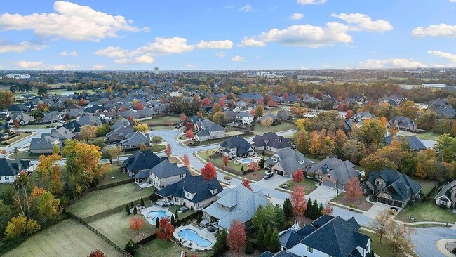 Building Photo - 504 NE Green Creek Rd