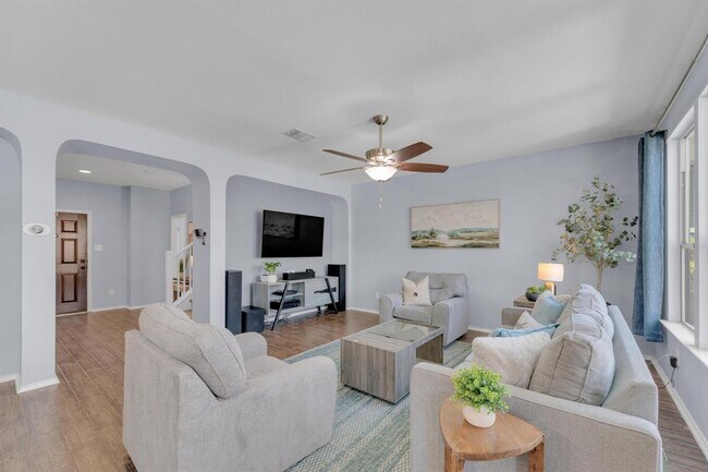 Building Photo - 5812 Pescia St