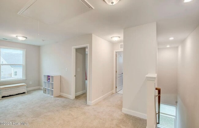 Building Photo - ***Special Offer*** Single Family Home in Desirable Neighborhood