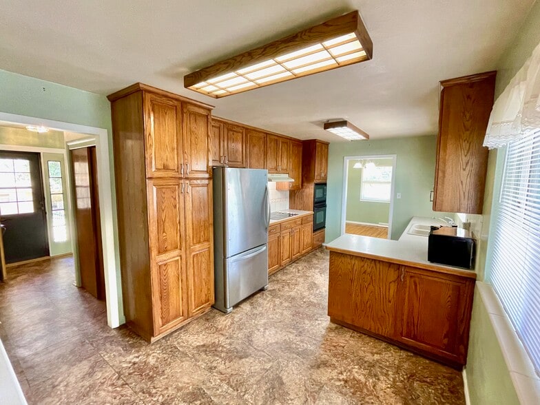 Building Photo - 3845 Linda Vista Ln
