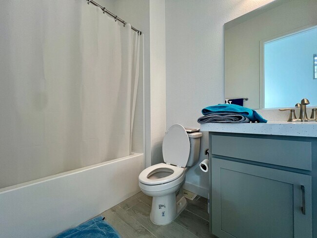 Building Photo - Immaculate 3 Bedroom Furnished Smart Home in Lake Las Vegas – A Tranquil Desert Oasis