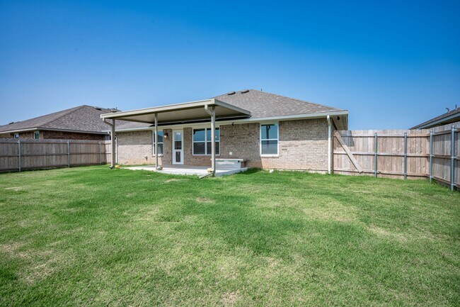 Building Photo - Welcome Home! This beautiful 3 bed home in...