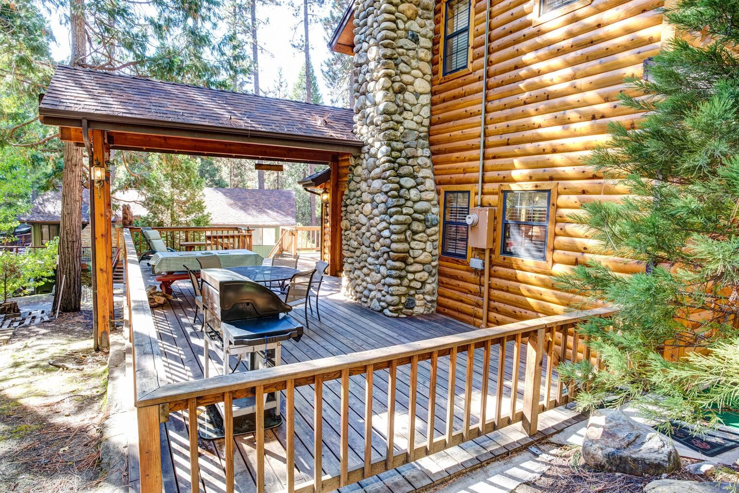 Building Photo - 8041 Woodpecker Way