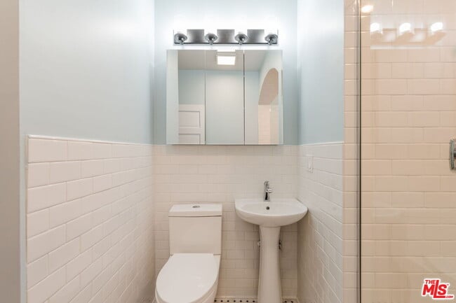 Building Photo - 2170 W 24th St