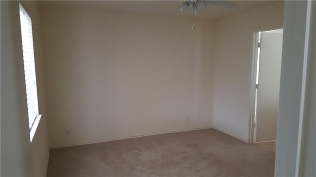 Building Photo - 525 Celery Loop