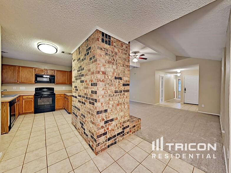 Building Photo - 520 Angelina Dr
