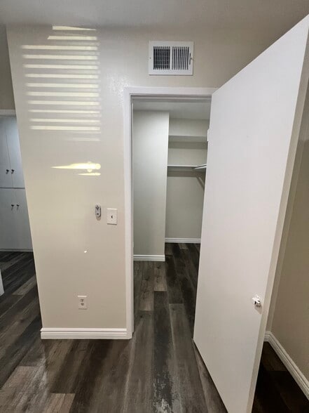 Building Photo - 10730 Droxford St