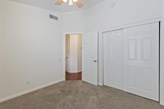 Building Photo - 7362 E Hanover Way