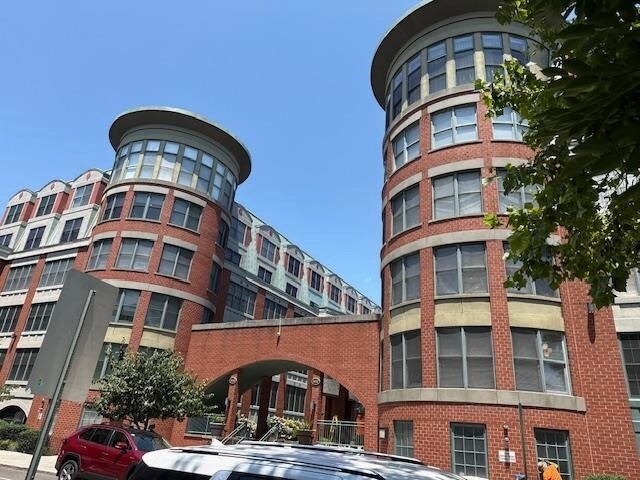 Building Photo - 400 9th St