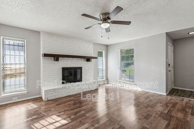 Building Photo - 8236 El Retiro Rd