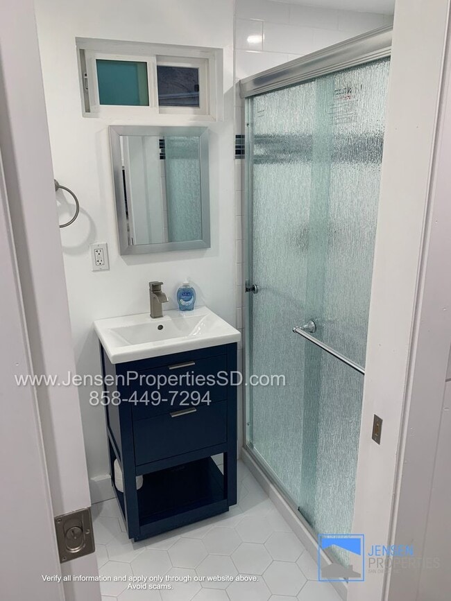 Building Photo - Modern Studio W/ patio