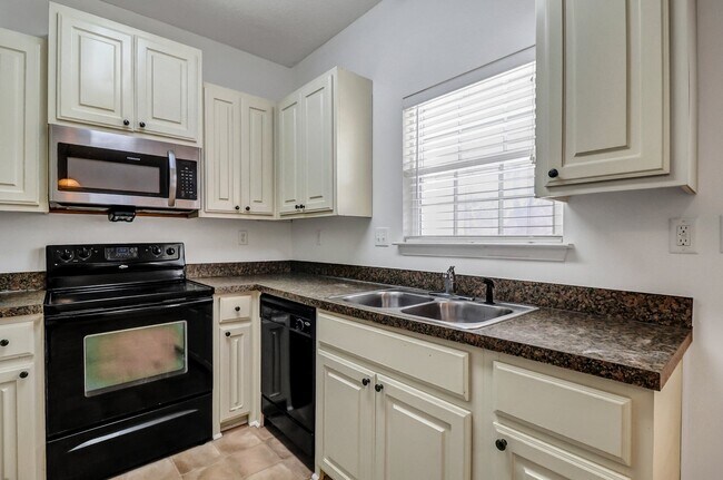 Building Photo - 324 Laurel Oak Ln