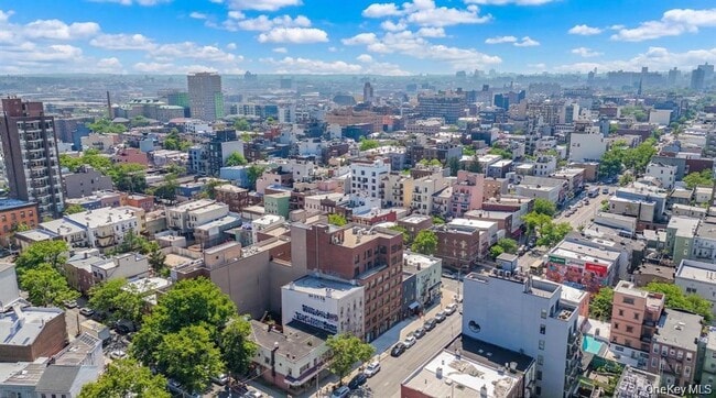 Building Photo - 444 Graham Ave