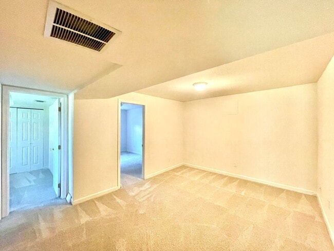 Building Photo - Mid-Century Gem in Kirkland’s Everest Park