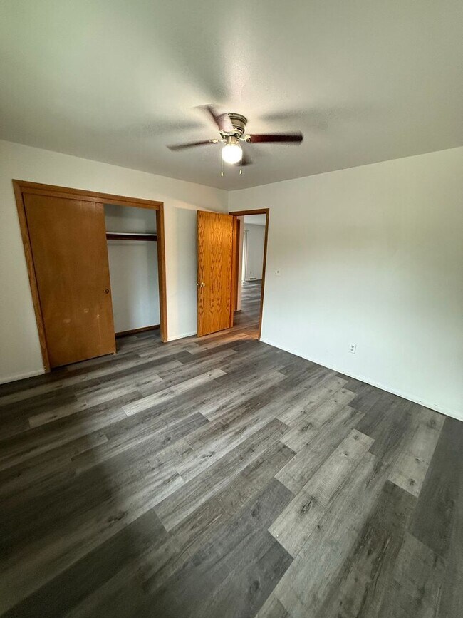 Building Photo - 141 Morris St - 8 Unit