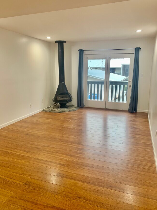 Building Photo - 908 Woodland Village