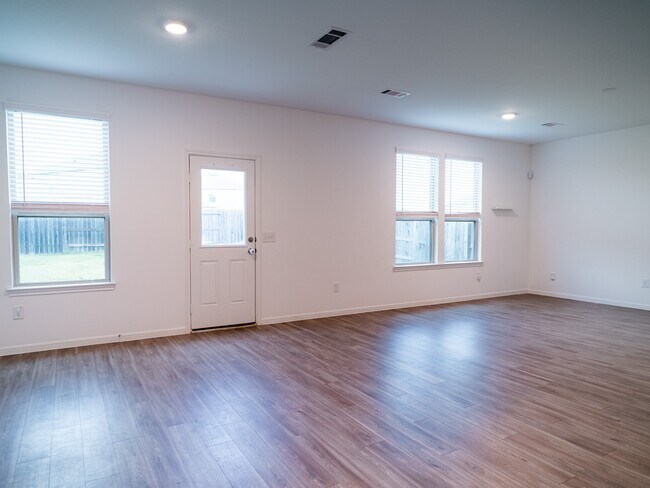 Building Photo - 8214 Star Ter Dr