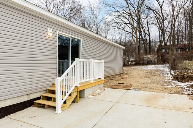 Building Photo - 395 Elder St