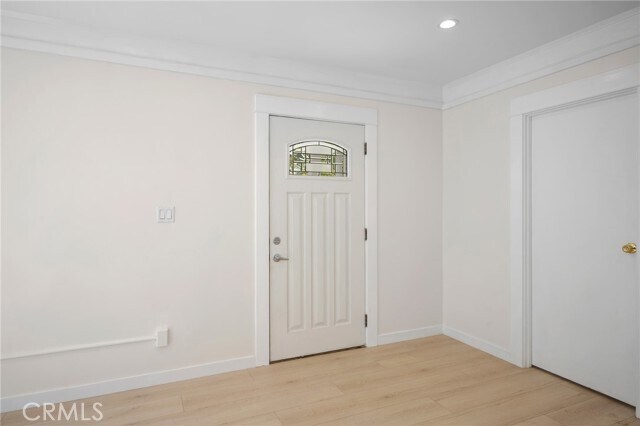 Building Photo - 525 W Wilson Ave