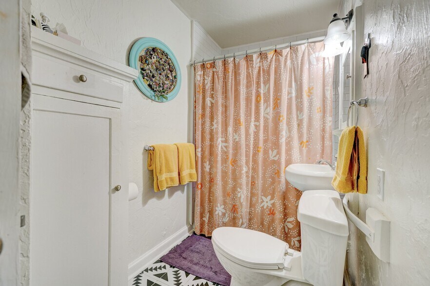 Building Photo - 308 NW 24th St