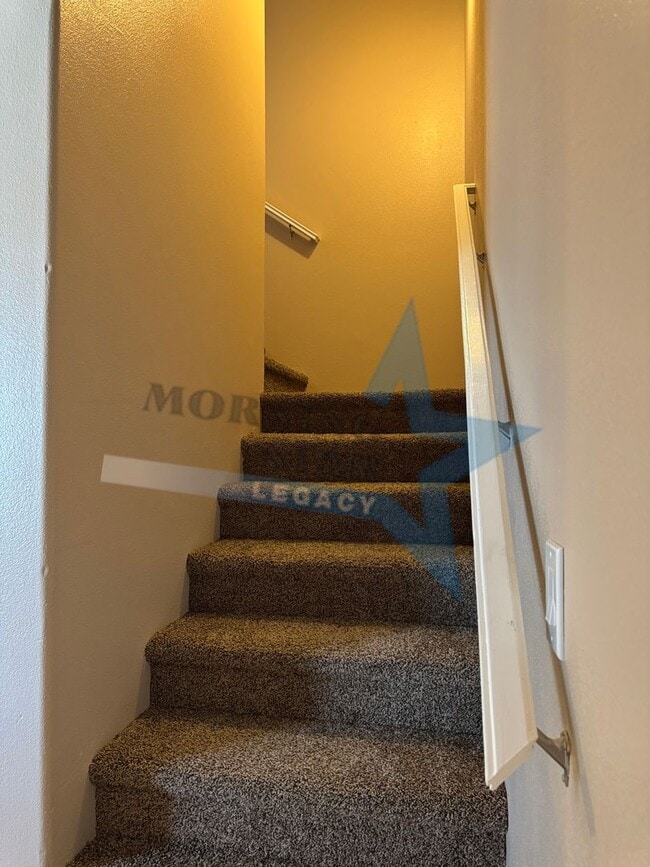 Building Photo - Townhome in Great Location!