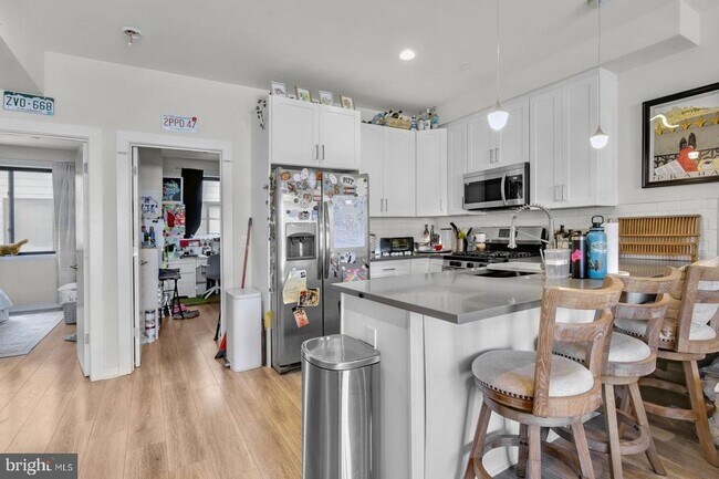 Building Photo - 381 Martin St