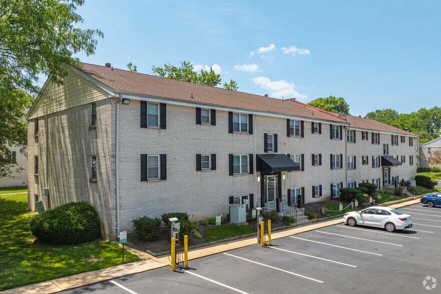 Building Photo - Brookbend Apartments