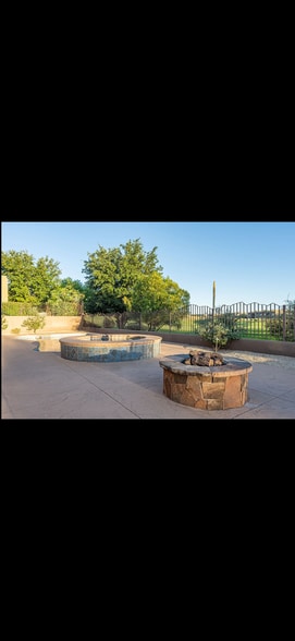 Building Photo - 1747 W Red Cloud Cir